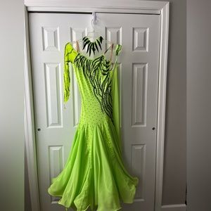 Women’s beautiful ballroom dance gown, us size 6